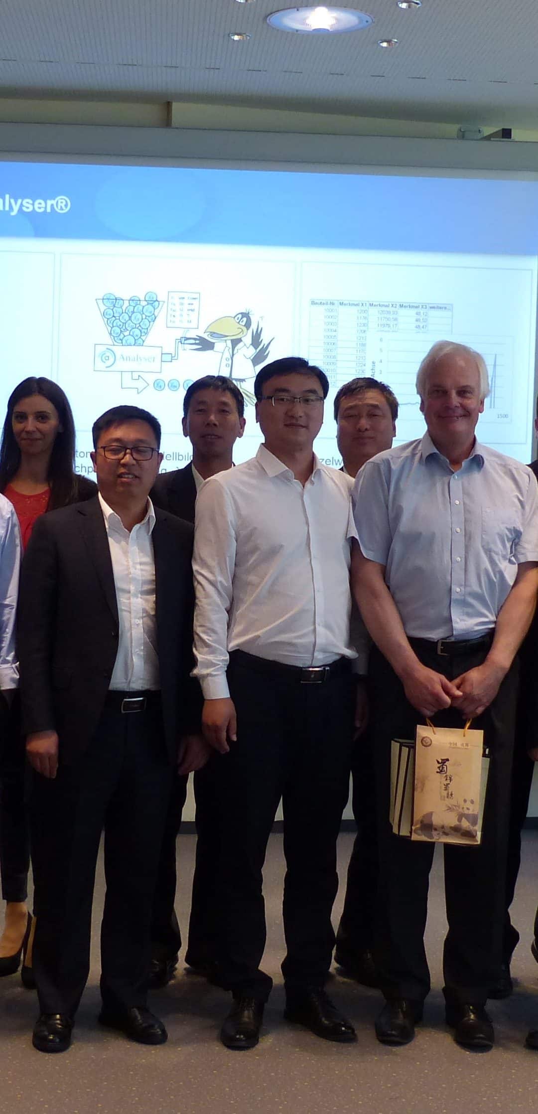 Delegation aus China besucht Contech - KI Analyser für robuste Produke & stabile Prozesse