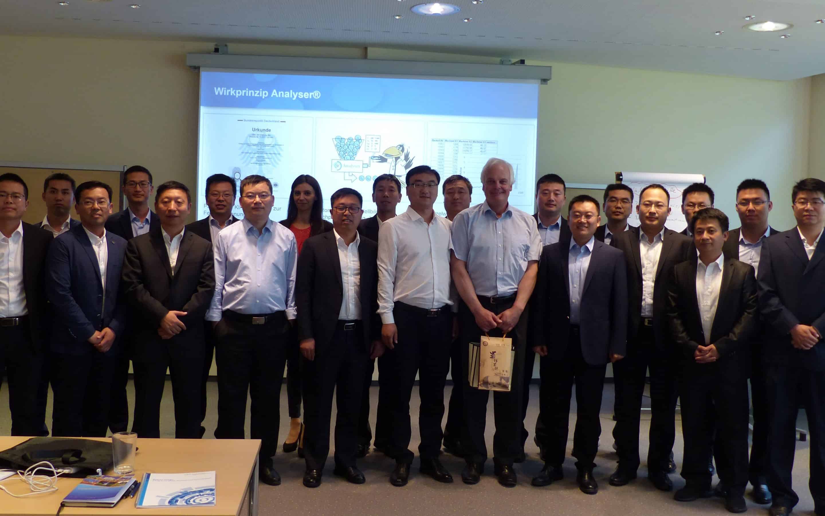 Delegation aus China besucht Contech - KI Analyser für robuste Produke & stabile Prozesse